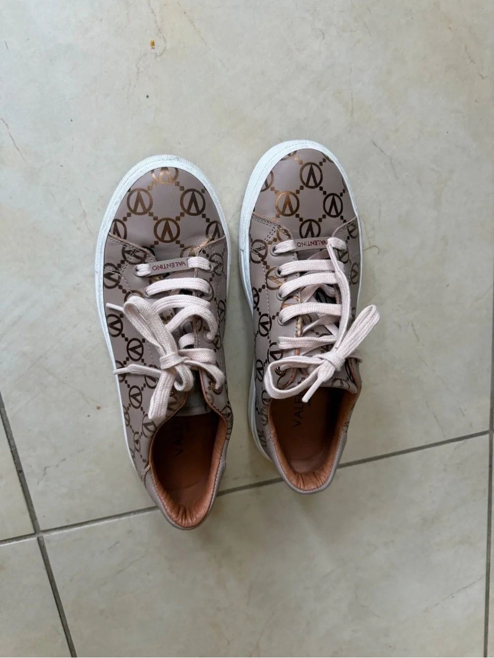 Valentino lace up
